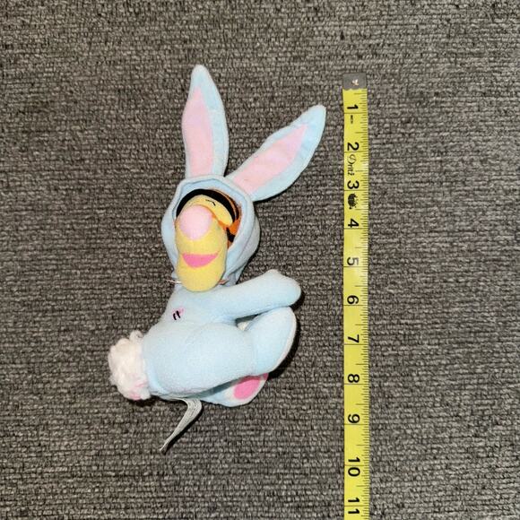 Disney Fisher Price Mattel 2002 Tigger in Bunny Suit Easter Basket Hugger - Picture 5 of 6
